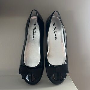 Nina Black Flats with Classic Elegance